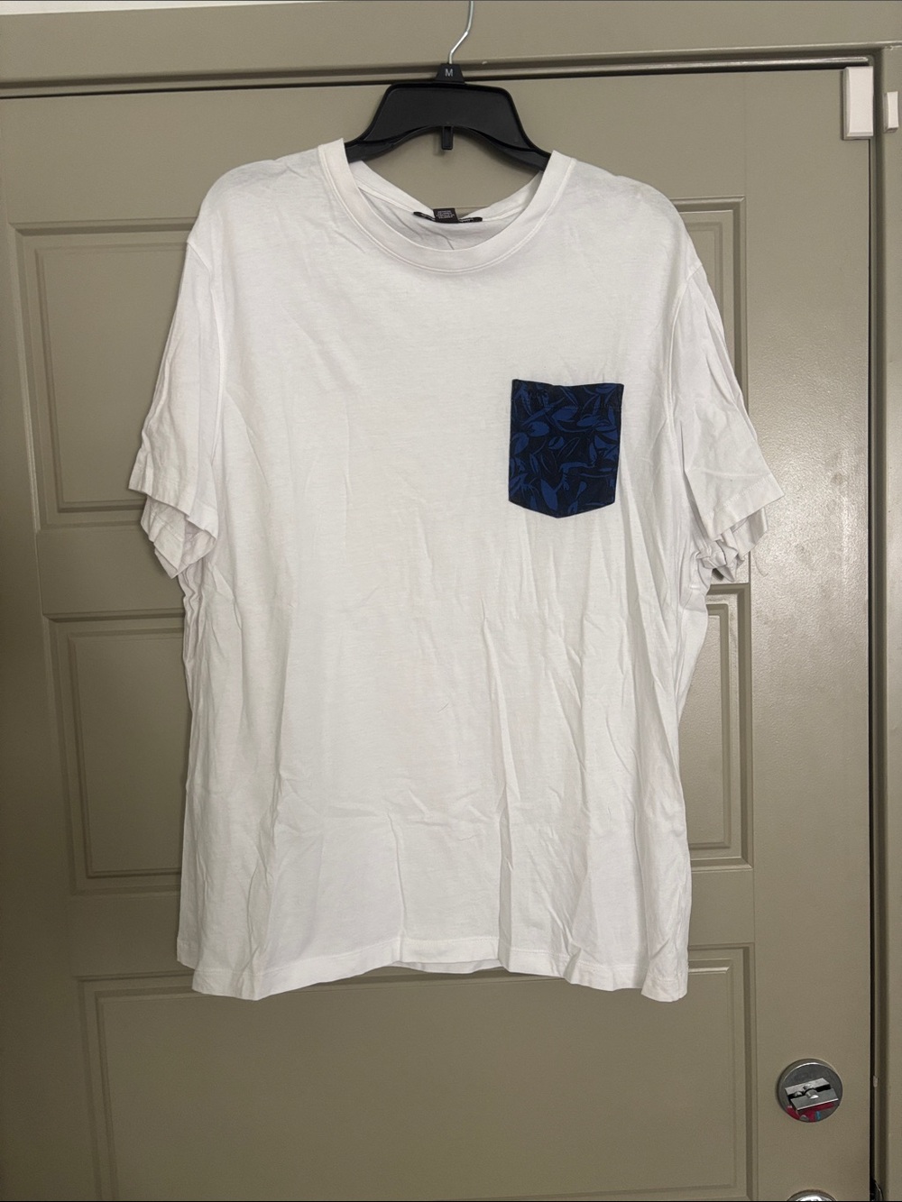 Men's Michael Kors White Crew Neck T-Shirt with Navy Patterned Pocket